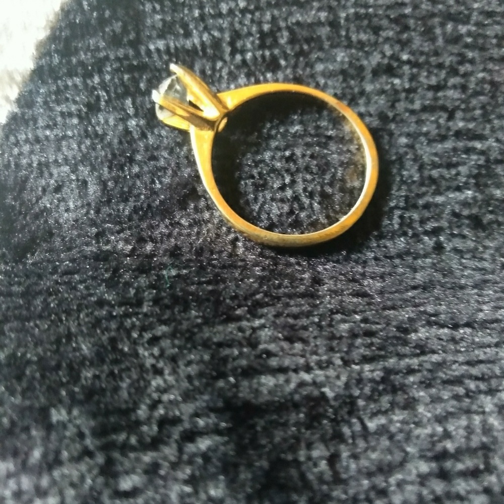 Gorgeous ring - Picture 2 of 4
